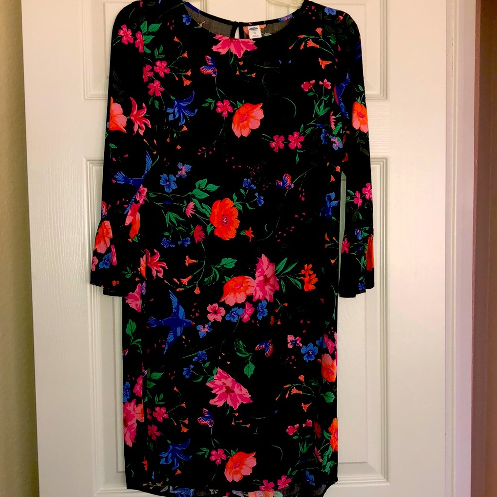 Old Navy XS, never worn, pretty little black dress